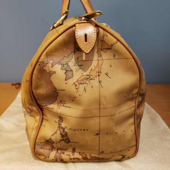 40cm Alviero Boston Bag - Picture 9 of 16